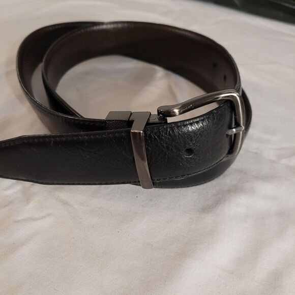 Dockers Men’s Reversible Bet Sz 38-40 Black Brown Faux Leather Silver Buckle - Picture 2 of 10